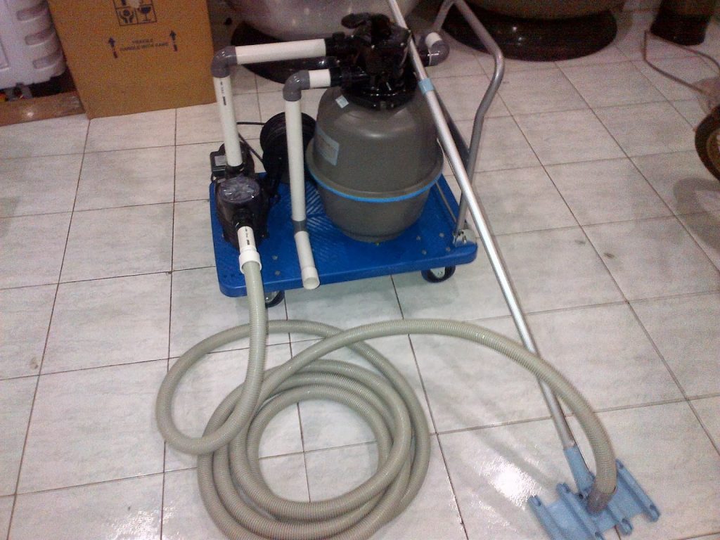 alat pembersih kolam renang